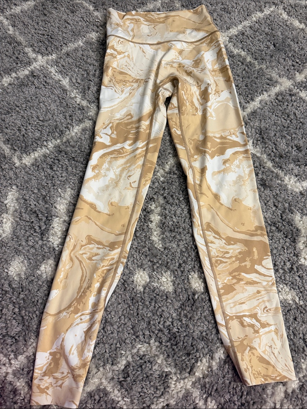 aerie Marble-Print Leggings in Beige and White